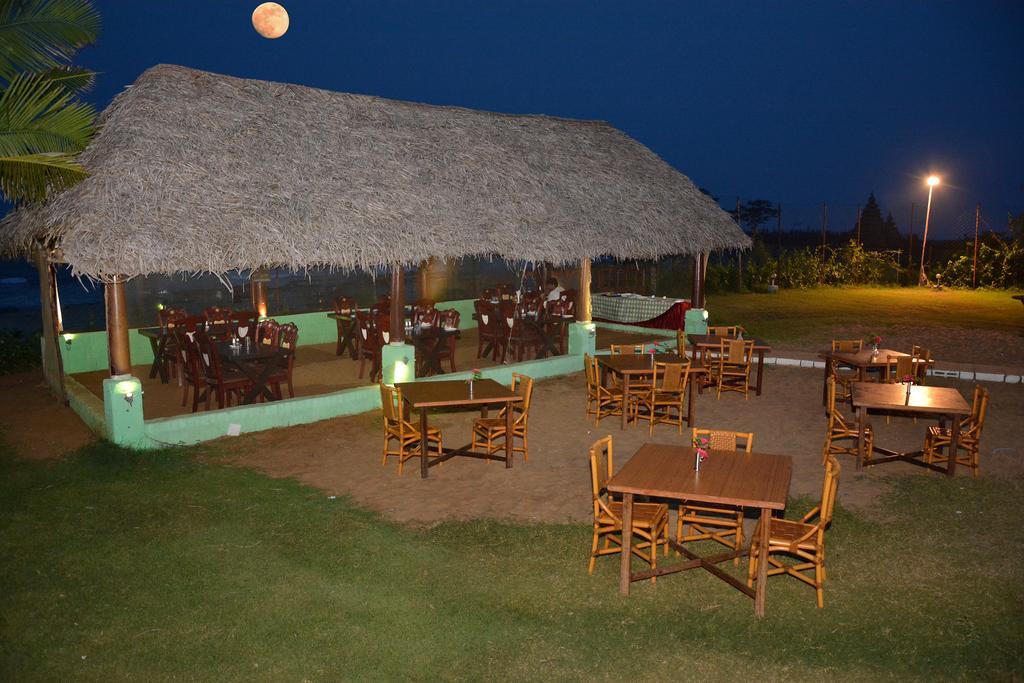 Sea Breeze Beach Resort Mahabalipuram Bagian luar foto