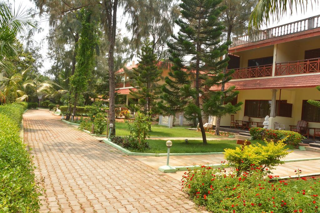 Sea Breeze Beach Resort Mahabalipuram Bagian luar foto