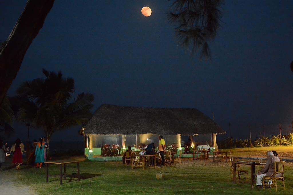 Sea Breeze Beach Resort Mahabalipuram Bagian luar foto