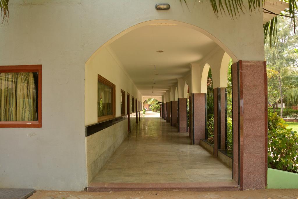 Sea Breeze Beach Resort Mahabalipuram Bagian luar foto