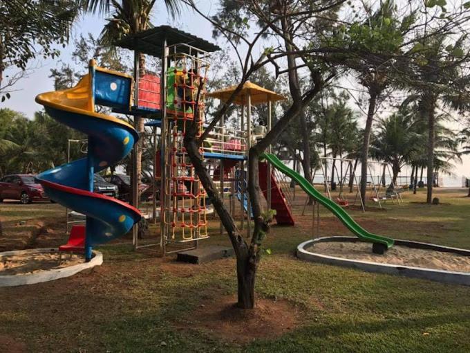 Sea Breeze Beach Resort Mahabalipuram Bagian luar foto