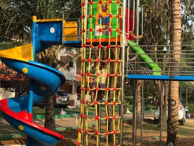 Sea Breeze Beach Resort Mahabalipuram Bagian luar foto