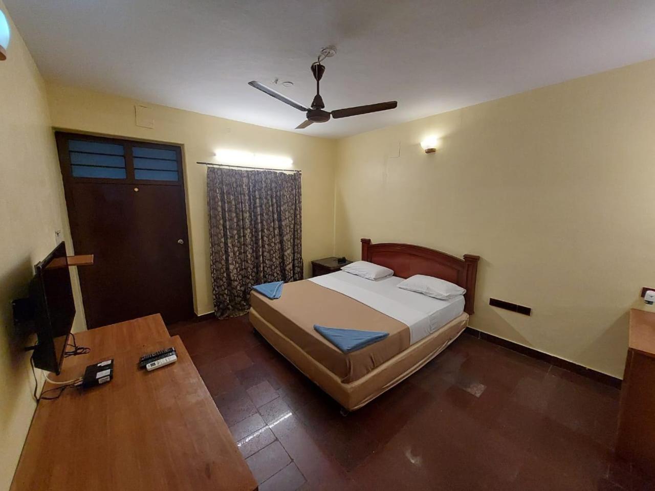 Sea Breeze Beach Resort Mahabalipuram Bagian luar foto