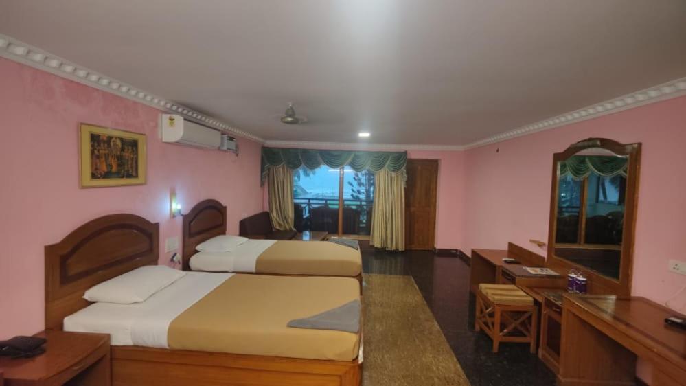 Sea Breeze Beach Resort Mahabalipuram Bagian luar foto