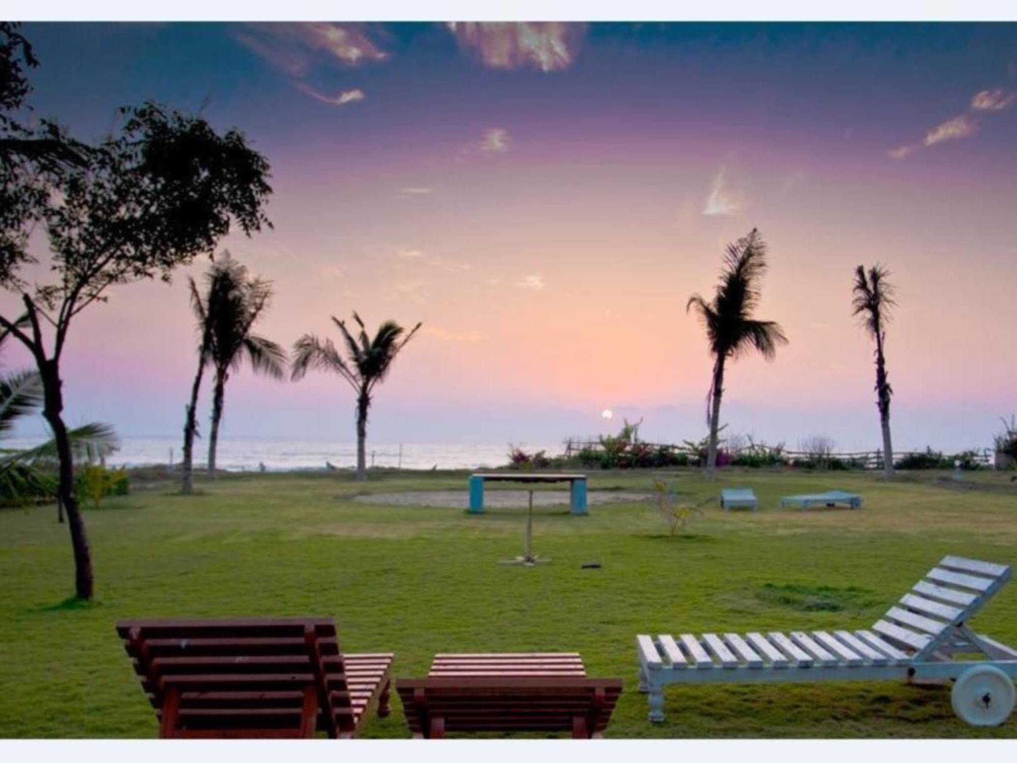 Sea Breeze Beach Resort Mahabalipuram Bagian luar foto