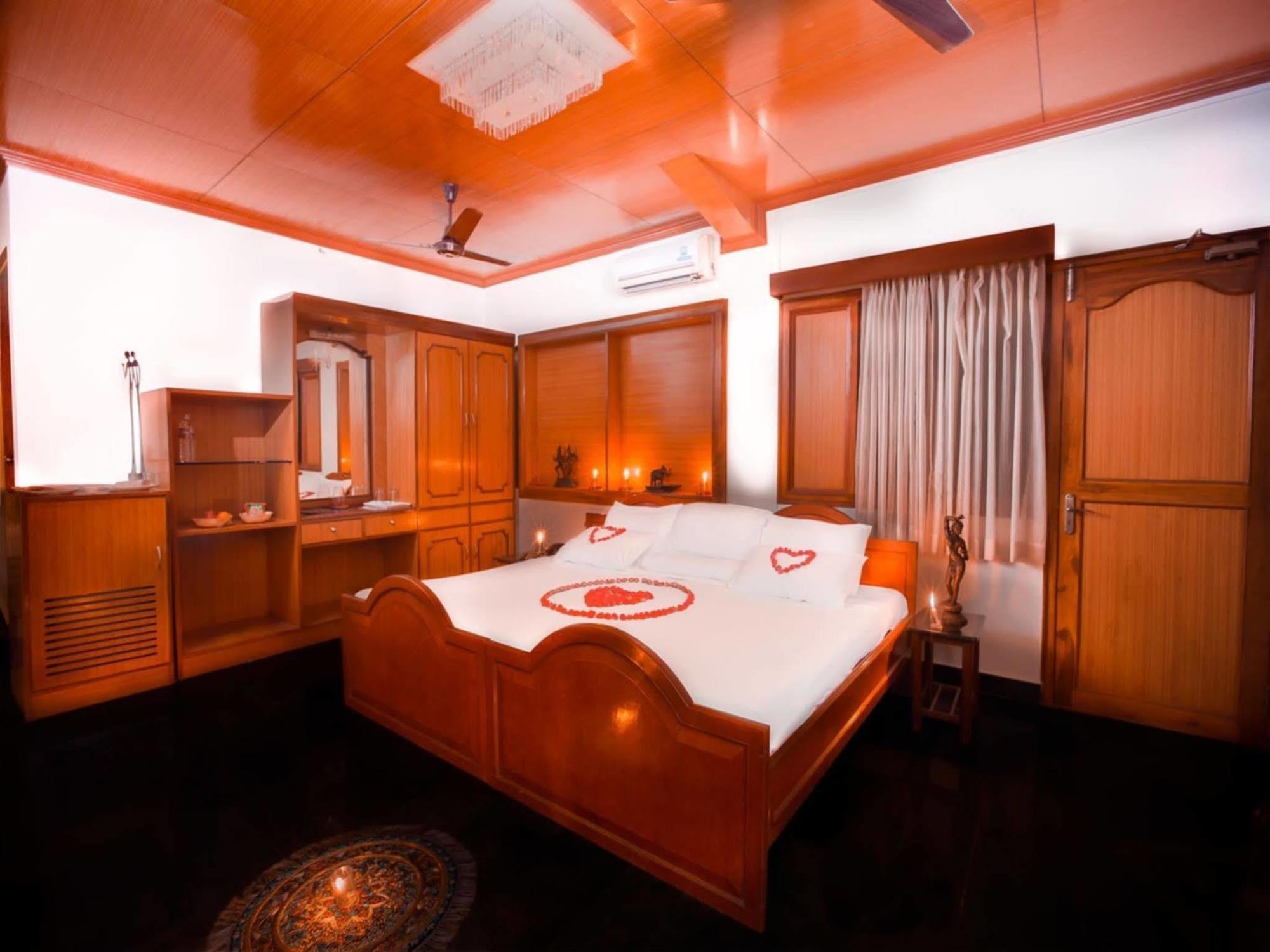 Sea Breeze Beach Resort Mahabalipuram Bagian luar foto