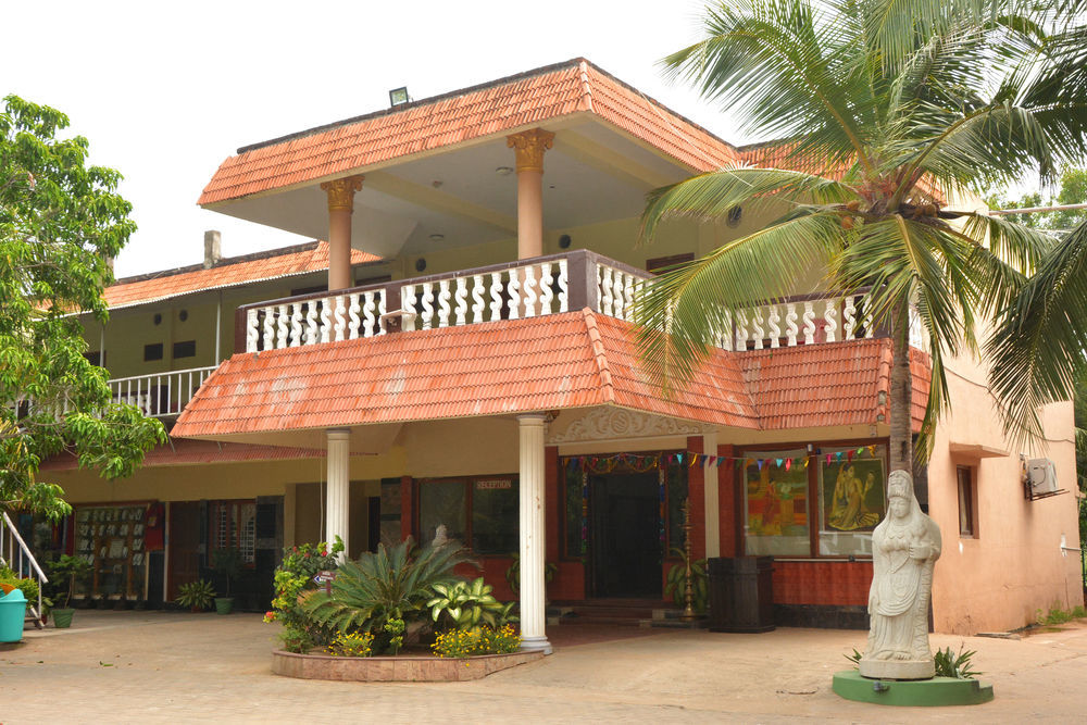 Sea Breeze Beach Resort Mahabalipuram Bagian luar foto
