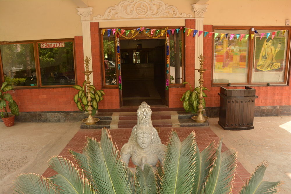 Sea Breeze Beach Resort Mahabalipuram Bagian luar foto