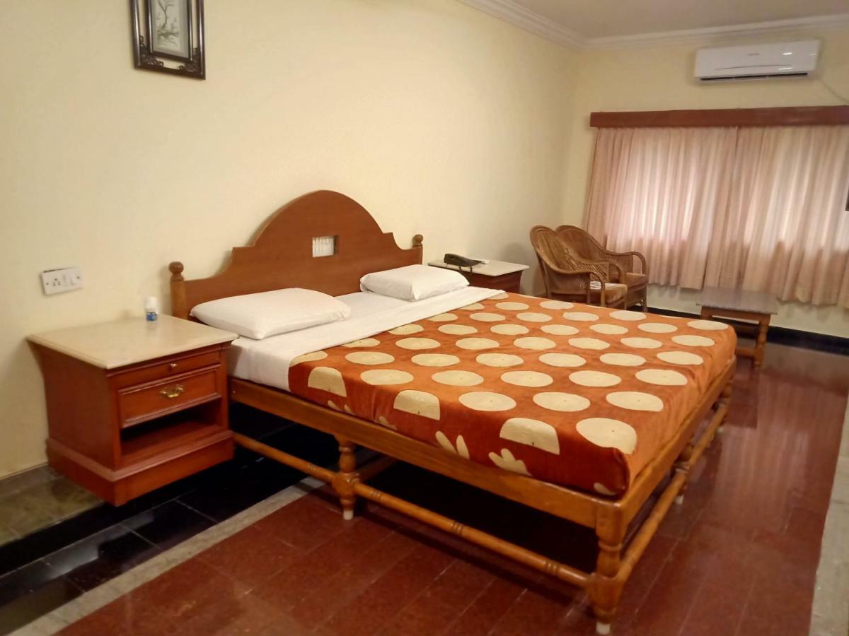 Sea Breeze Beach Resort Mahabalipuram Bagian luar foto